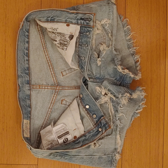 Levis Original Destroyed Denim Shorts "2 - Picture 7 of 7